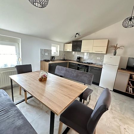Apartmani Sandra Malinska Sveti Vid-Miholjice Exterior foto
