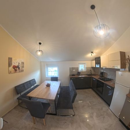 Apartmani Sandra Malinska Sveti Vid-Miholjice Exterior foto