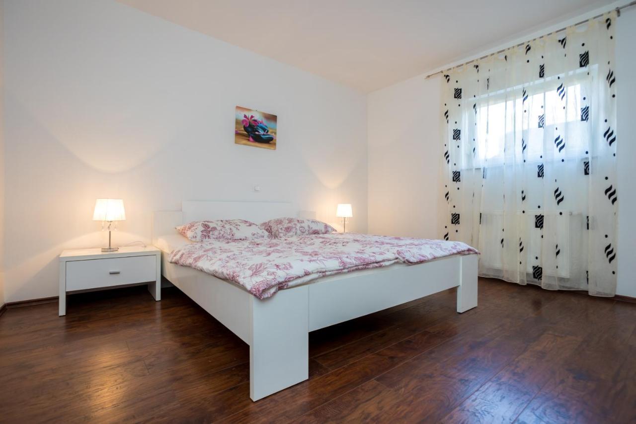 Apartmani Sandra Malinska Sveti Vid-Miholjice Exterior foto