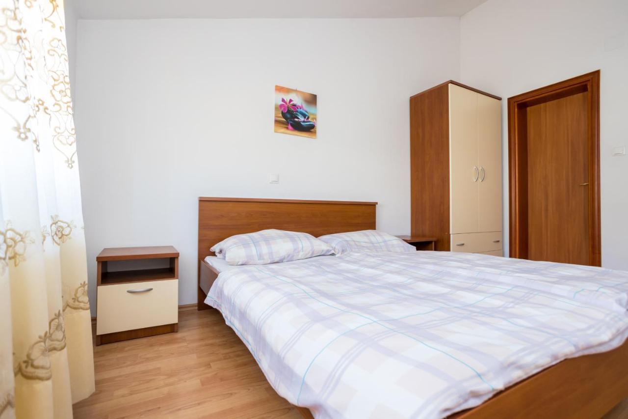 Apartmani Sandra Malinska Sveti Vid-Miholjice Exterior foto