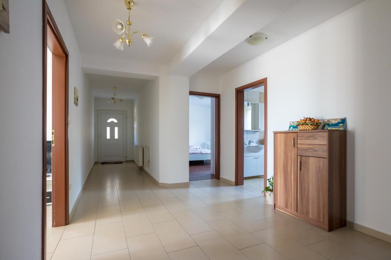 Apartmani Sandra Malinska Sveti Vid-Miholjice Exterior foto