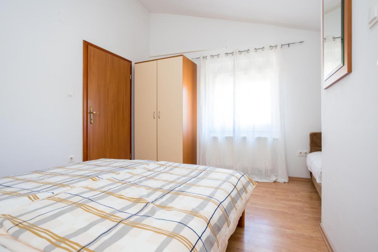 Apartmani Sandra Malinska Sveti Vid-Miholjice Exterior foto