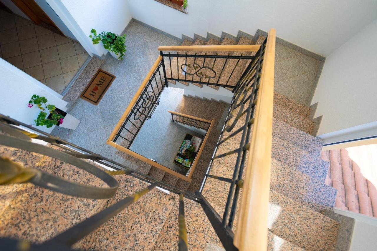 Apartmani Sandra Malinska Sveti Vid-Miholjice Exterior foto