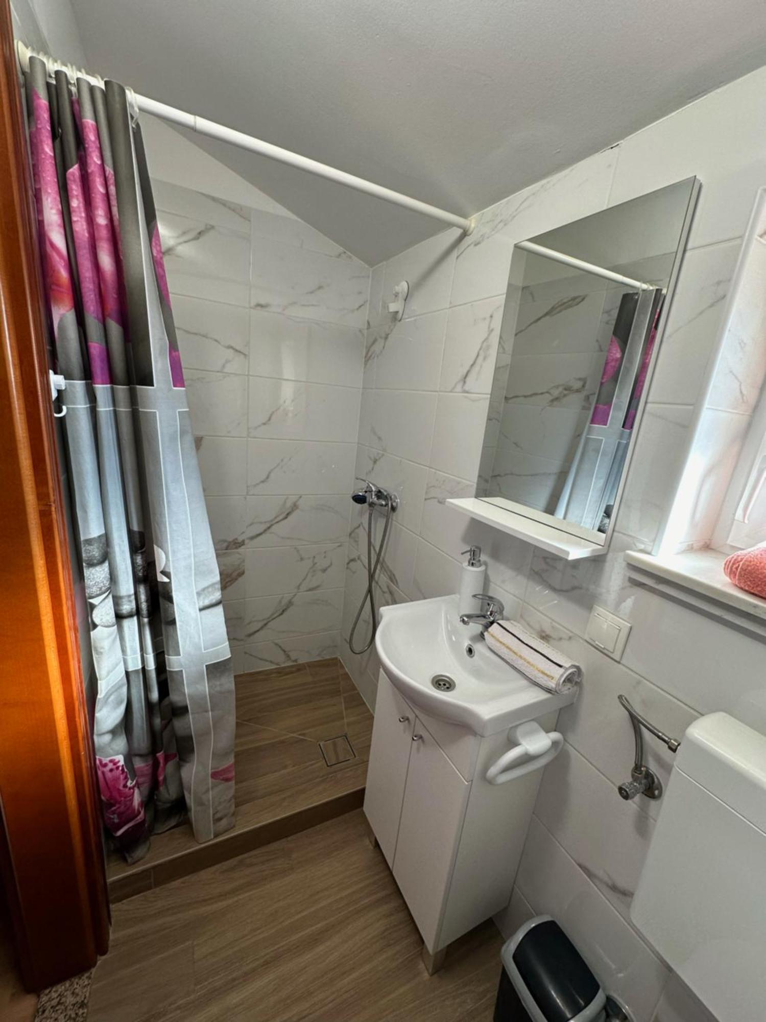 Apartmani Sandra Malinska Sveti Vid-Miholjice Exterior foto
