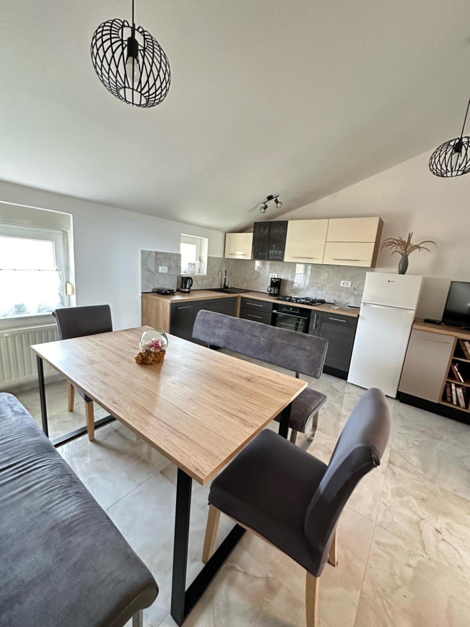 Apartmani Sandra Malinska Sveti Vid-Miholjice Exterior foto